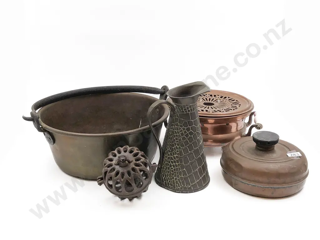 Quantity of Assorted Vintage Copper Incl. Preserving Pan and Hot Water Bottle Image 1++