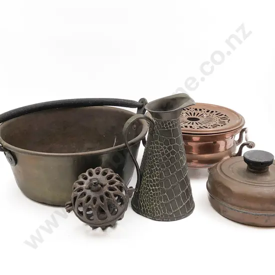 Quantity of Assorted Vintage Copper Incl. Preserving Pan and Hot Water Bottle