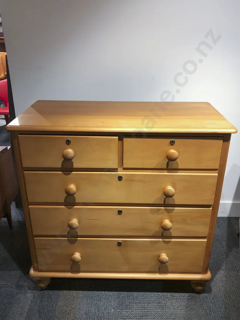 Six Drawer Chest of Drawers Image 1++
