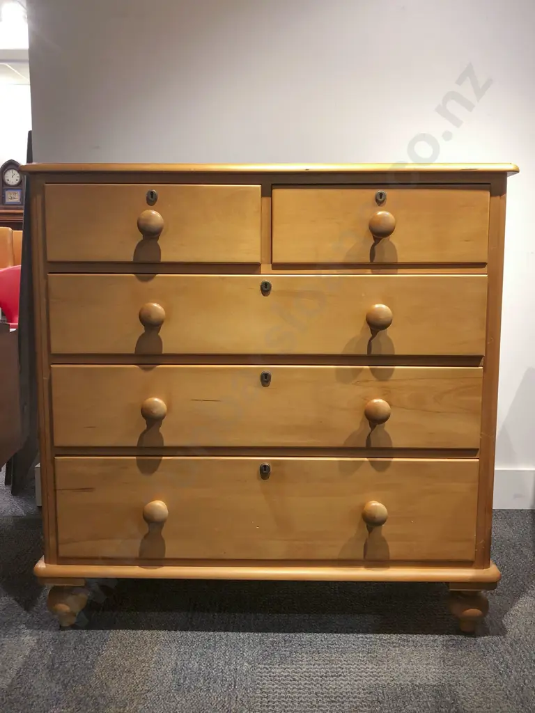 Six Drawer Chest of Drawers Image 1++