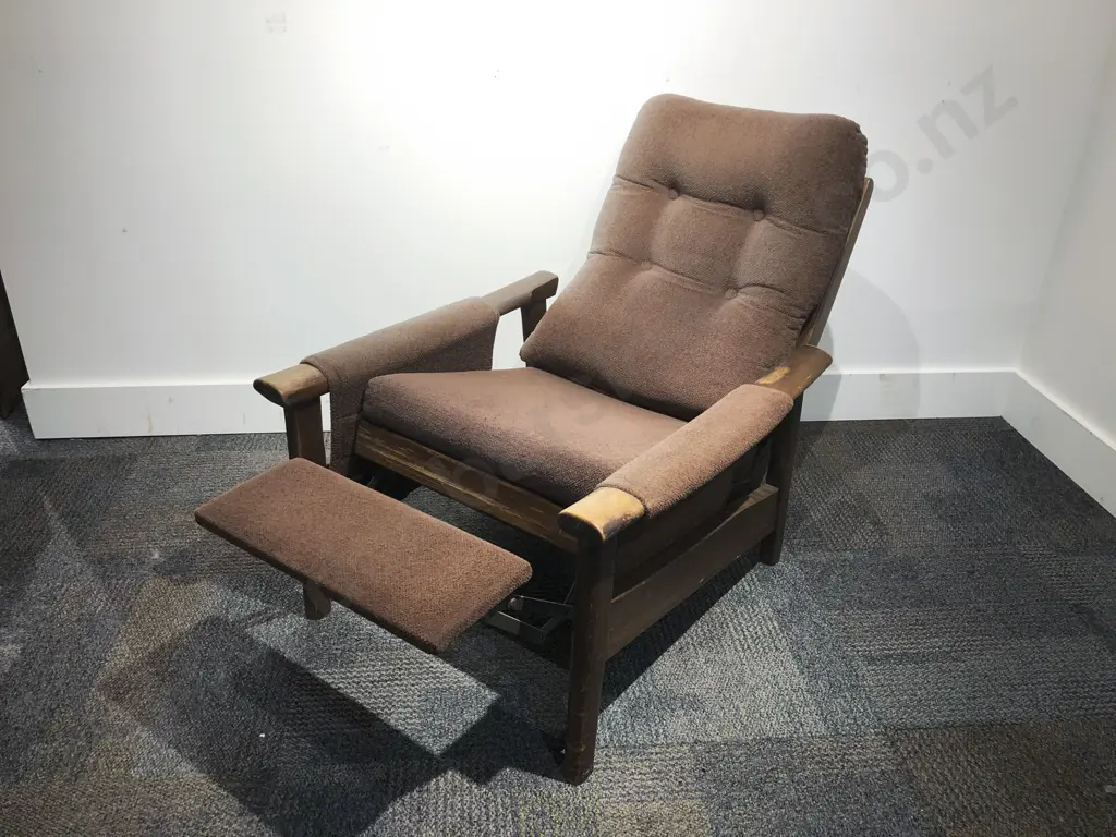 Vintage Reclining Armchair Image 1++