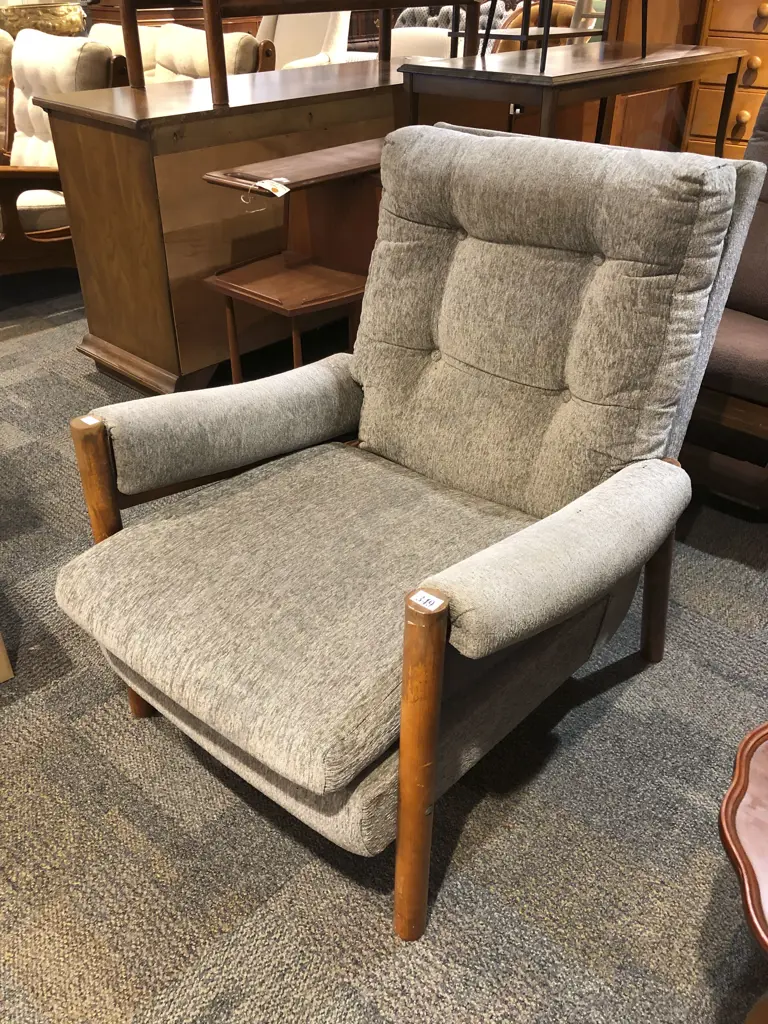 Button Back Upholstered Armchair Image 1++