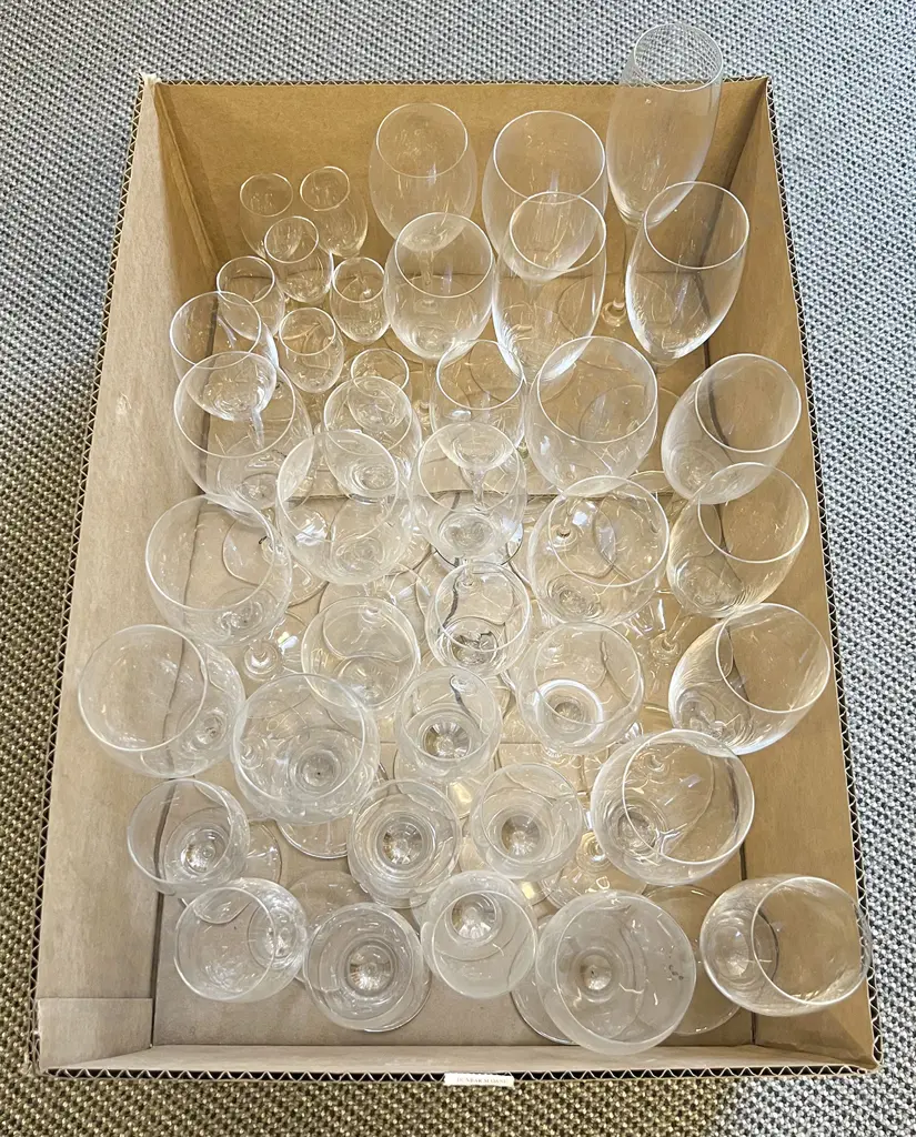 Box of Assorted Wine and Liqueur Glasses Image 1++
