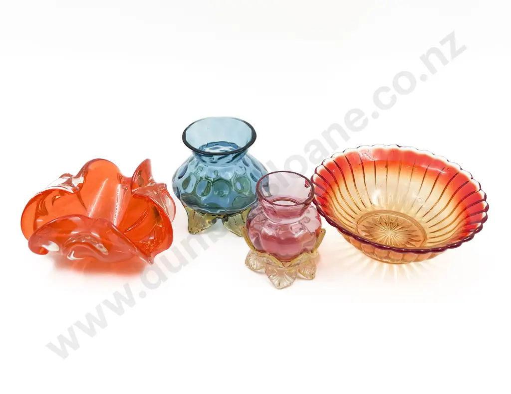 Four Pieces of Assorted Art Glass Image 1++