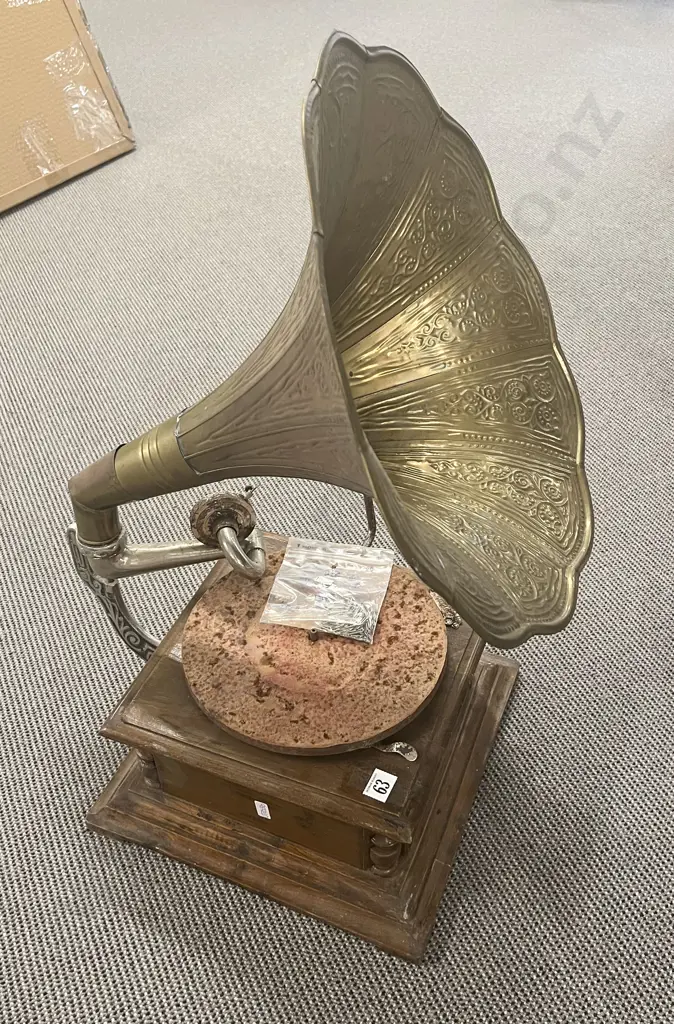 His Master's Voice Gramophone With Horn Image 1++