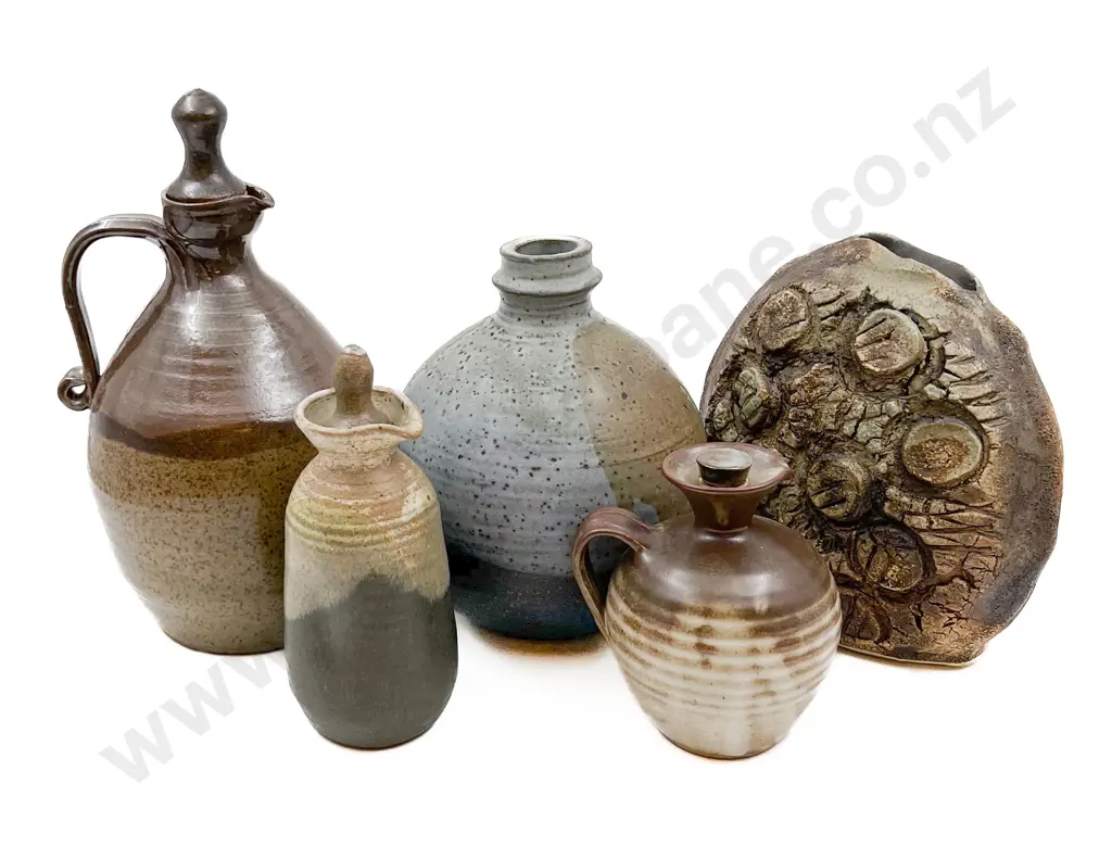 Five Pieces of Assorted NZ Pottery Image 1++