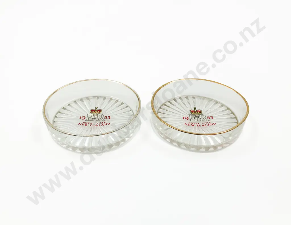 Six Pieces of Assorted Crystal and Glass Image 1++