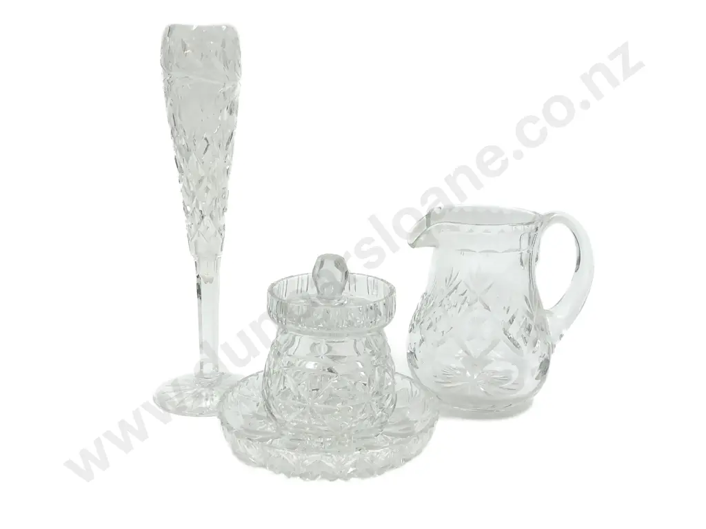 Six Pieces of Assorted Crystal and Glass Image 1++