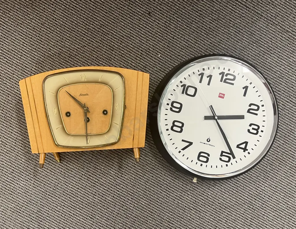 Vintage Mantle Clock and Modern Circular Wall Clock Image 1++