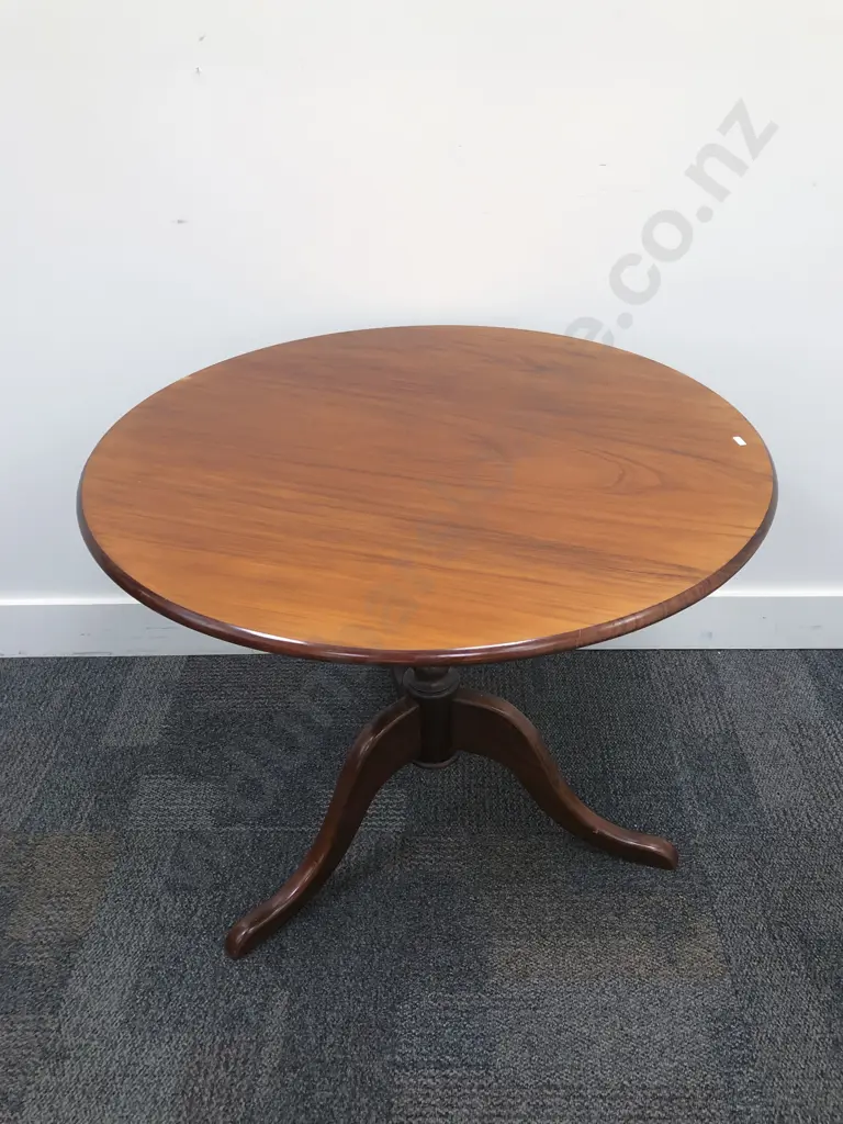 Circular Breakfast Table Image 1++