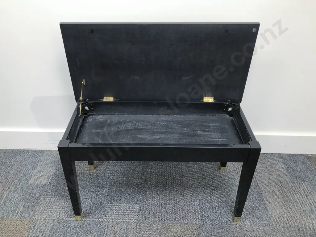 Lacquered Occasional Table with Compartment Image 1++