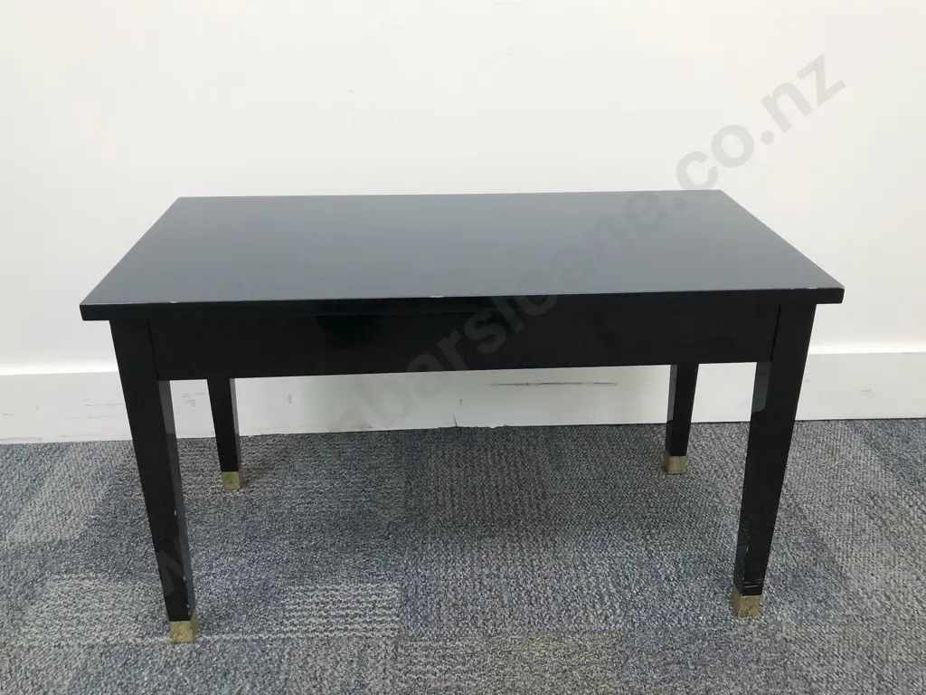 Lacquered Occasional Table with Compartment Image 1++
