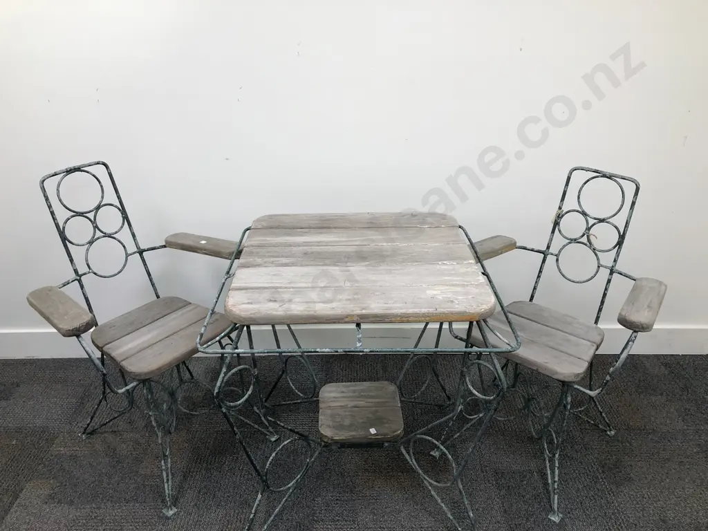 Retro Wrought Metal Framed Suit Image 1++