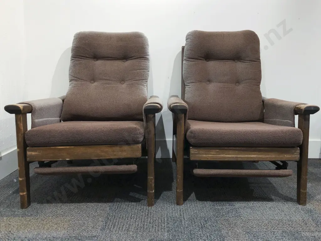 Pair of Reclining Arm Chairs Image 1++