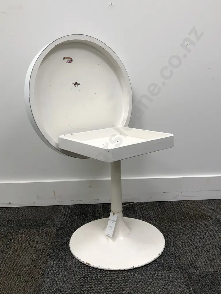 Circular Occasional Table with Tilt Top Image 1++