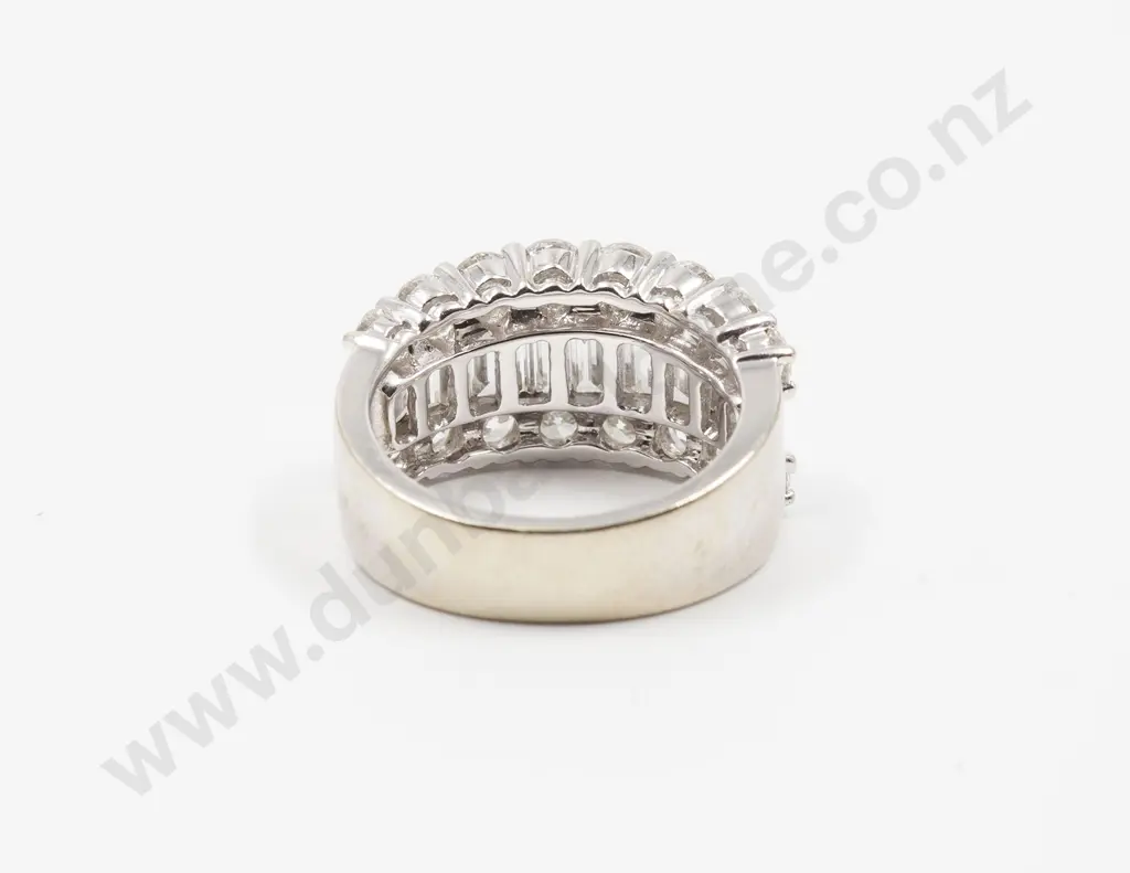 18ct White Gold 31stone Diamond Band Ring Image 1++