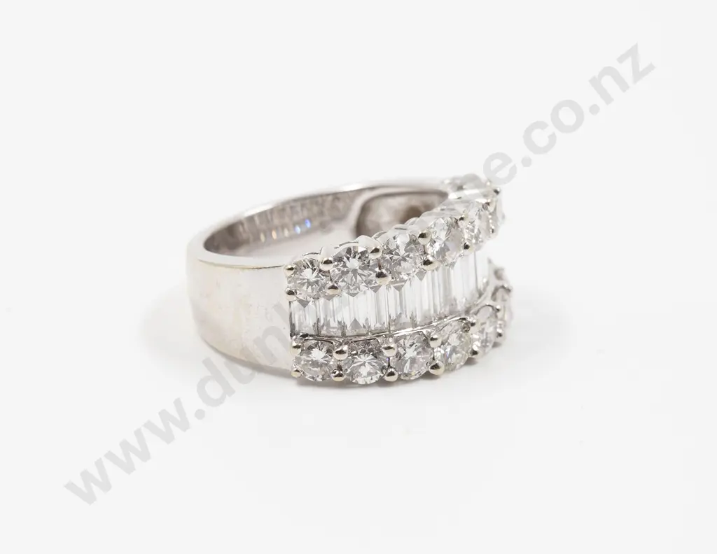 18ct White Gold 31stone Diamond Band Ring Image 1++