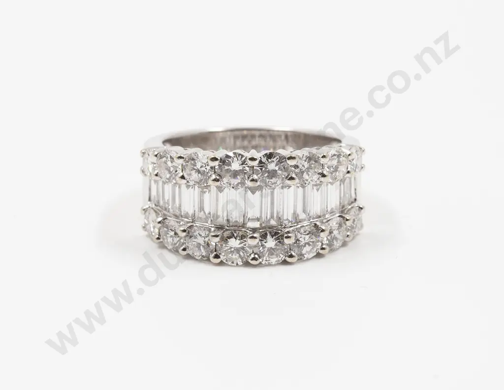 18ct White Gold 31stone Diamond Band Ring Image 1++