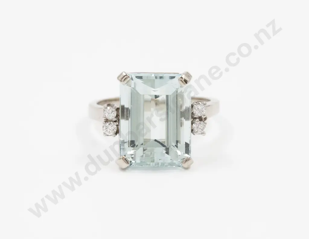 14ct White Gold Aquamarine and Diamond Dress Ring Image 1++