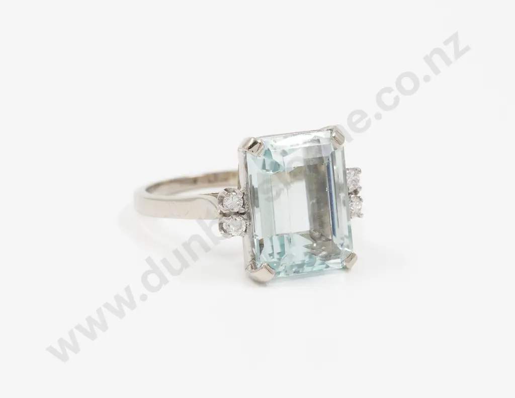 14ct White Gold Aquamarine and Diamond Dress Ring Image 1++