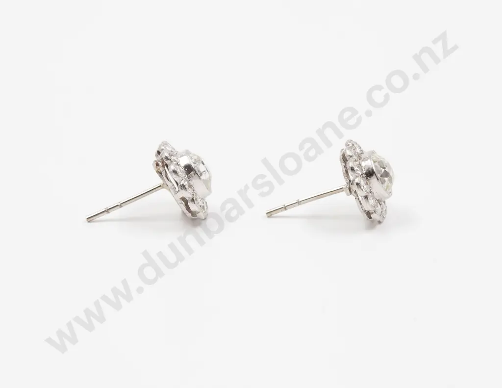 Pair 18ct White Gold Diamond Cluster Stud Earrings Image 1++