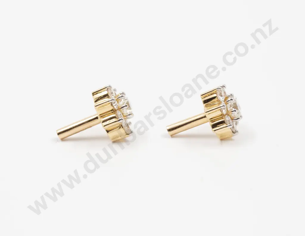 Pair 18ct Diamond Cluster Stud Earrings Image 1++