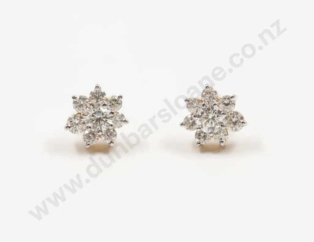 Pair 18ct Diamond Cluster Stud Earrings Image 1++