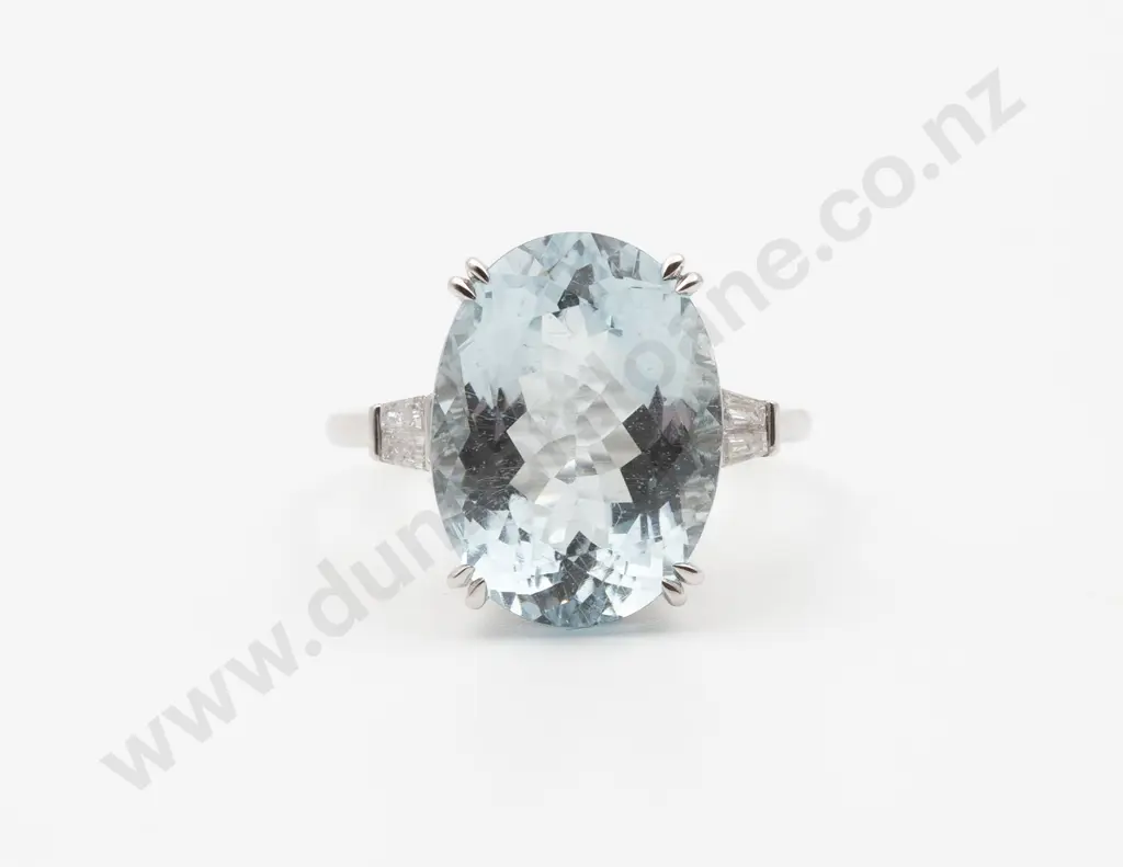 14ct White Gold Single Aquamarine Ring Image 1++