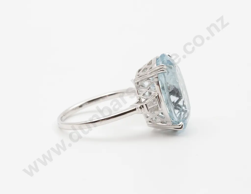 14ct White Gold Single Aquamarine Ring Image 1++