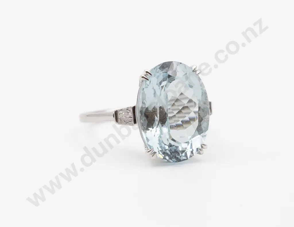 14ct White Gold Single Aquamarine Ring Image 1++