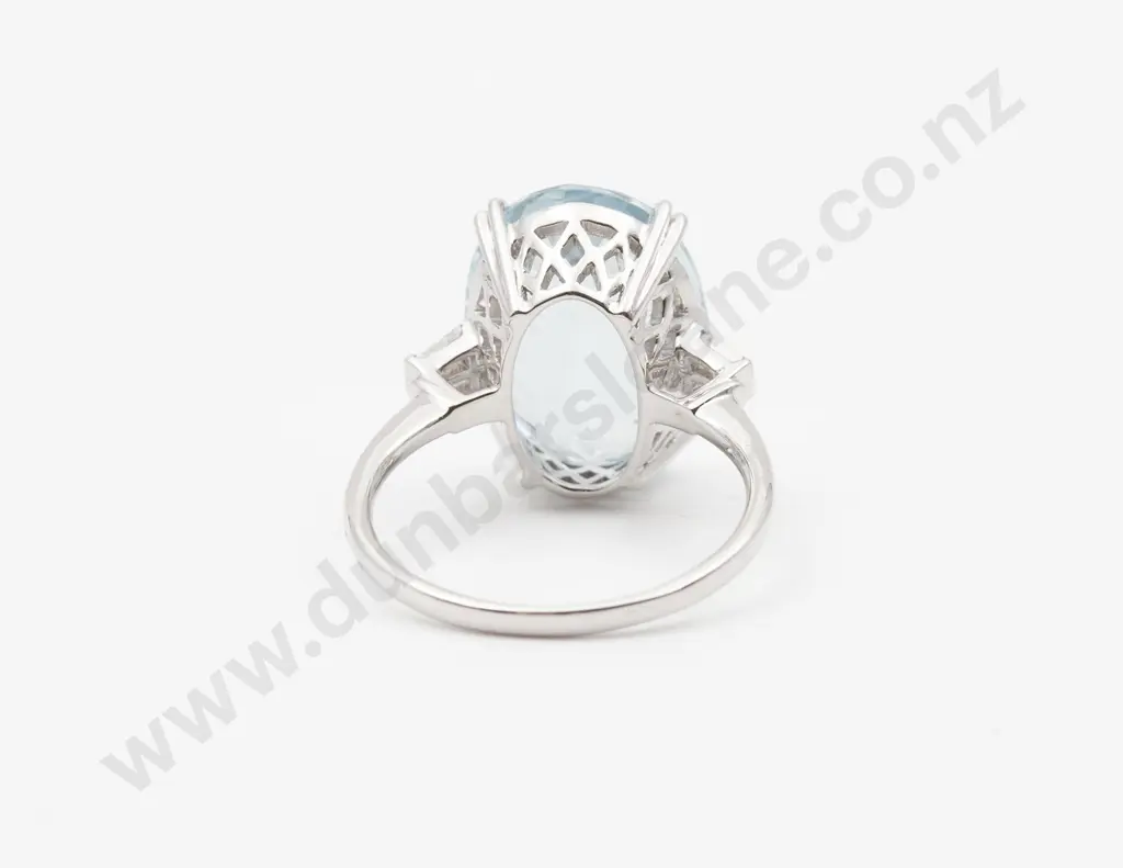 14ct White Gold Single Aquamarine Ring Image 1++