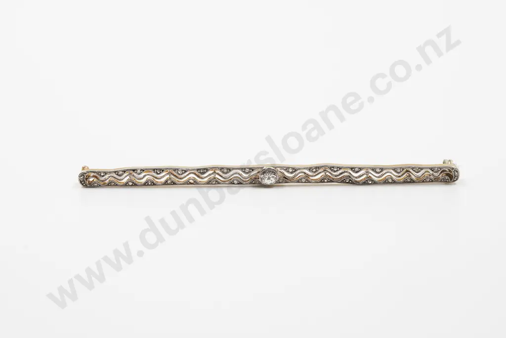 Art Deco 18ct & Platinum Diamond Bar Brooch Image 1++