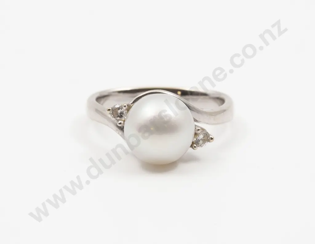 18ct White Gold Single Cultured Pearl Ring Image 1++