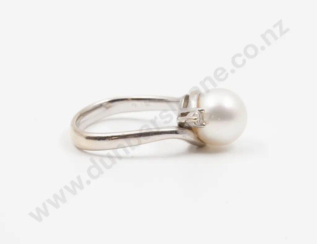 18ct White Gold Single Cultured Pearl Ring Image 1++
