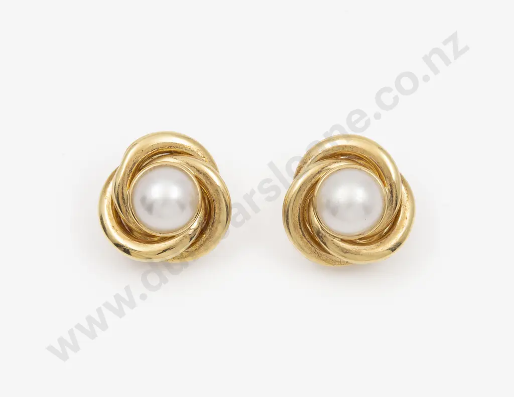 Pair Italian 18ct Single Mabe Pearl Earrings Image 1++