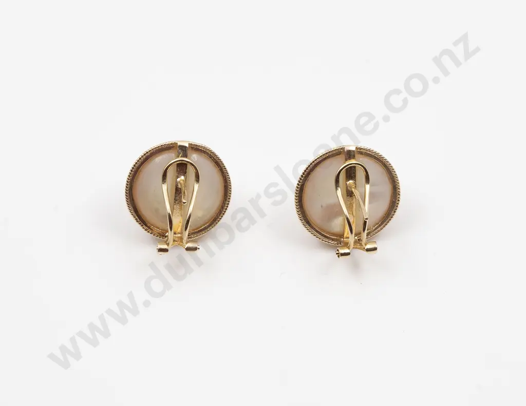 Pair 14ct Single Mabe Pearl Earrings Image 1++