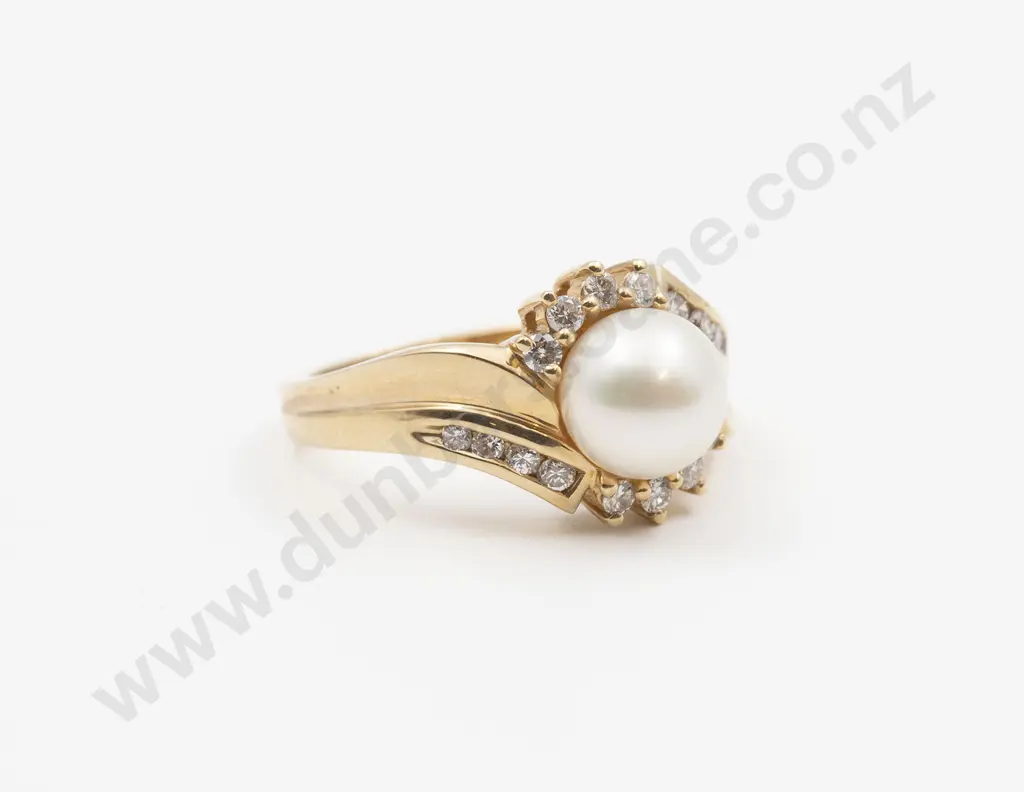 14ct Single Pearl and 16stone Diamond Cluster Ring Image 1++