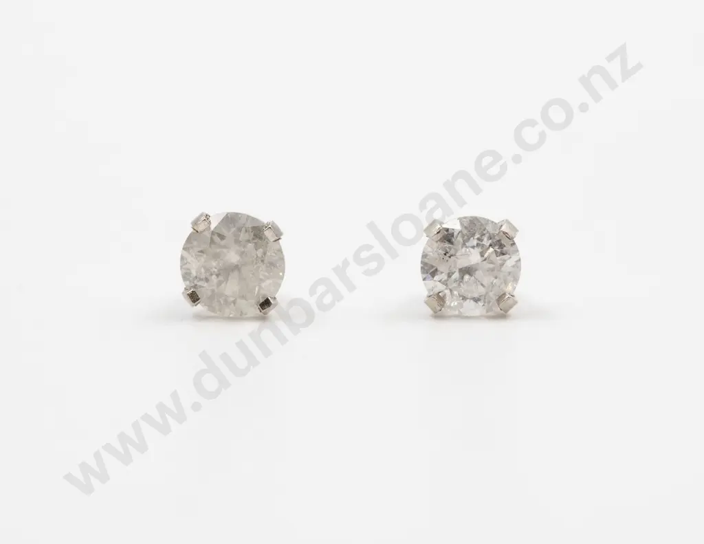 14ct White Gold Diamond Stud Earrings Image 1++