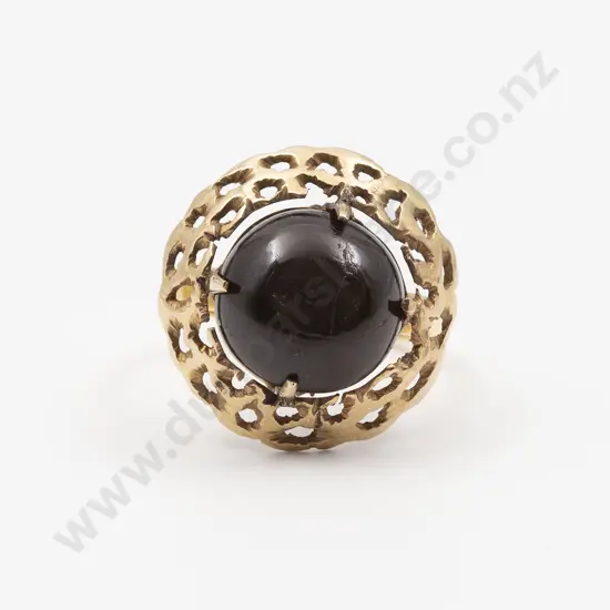 18ct Single Black Star Sapphire Dress Ring