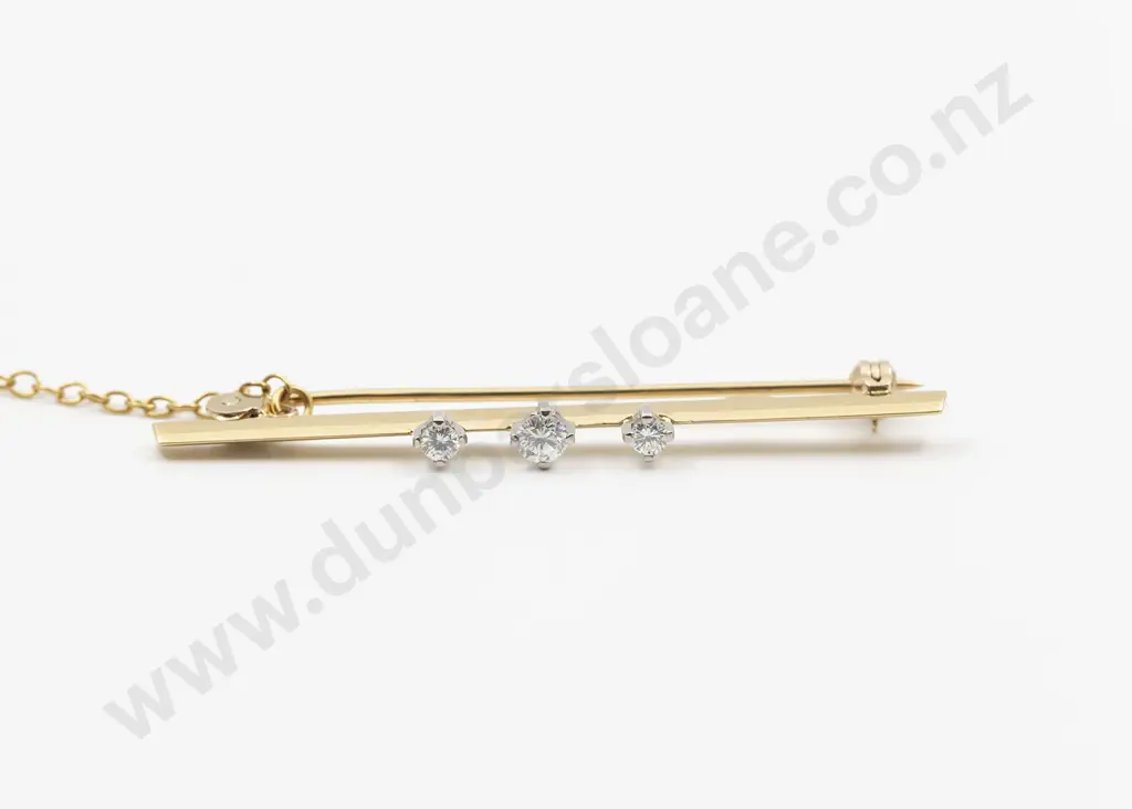 18ct Three Stone Diamond Bar Brooch Image 1++