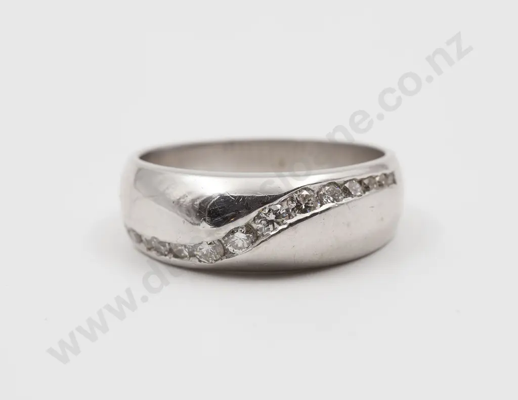 9ct White Gold 14stone Diamond Band Ring Image 1++