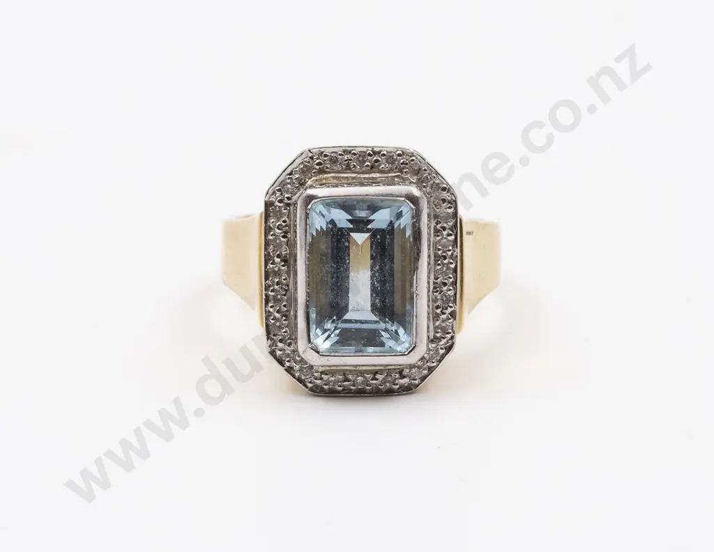 18ct Single Aquamarine and Diamond Dress Ring Image 1++