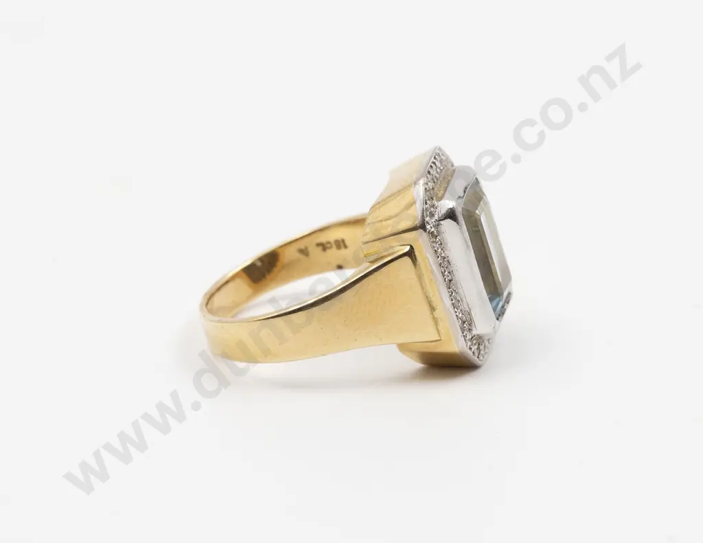 18ct Single Aquamarine and Diamond Dress Ring Image 1++