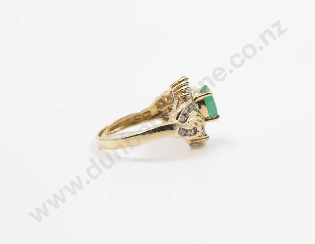 14ct White Gold 31stone Emerald and Diamond Cluster Ring Image 1++