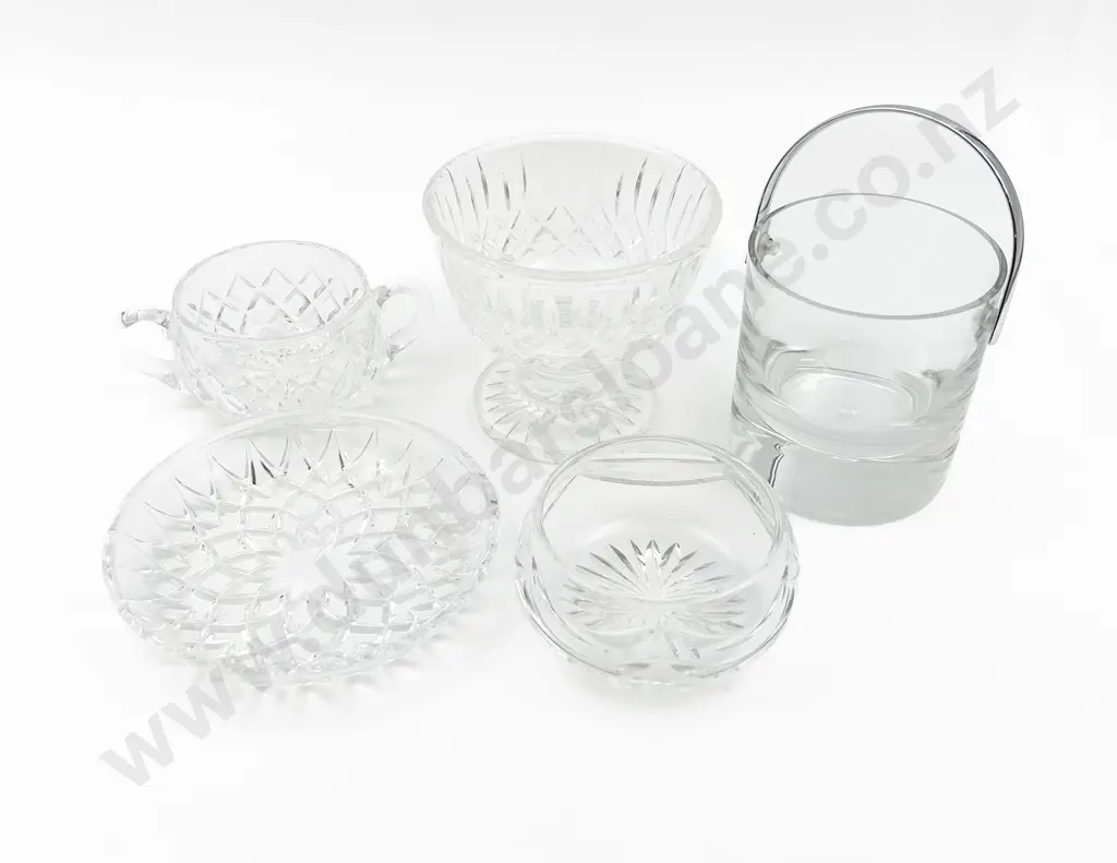 Small Qty of Assorted Crystal etc Image 1++