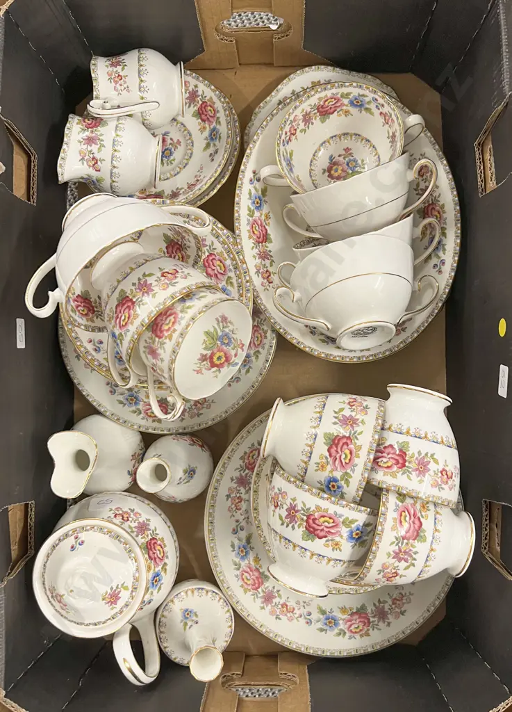 Royal Grafton Part Dinner Service Image 1++