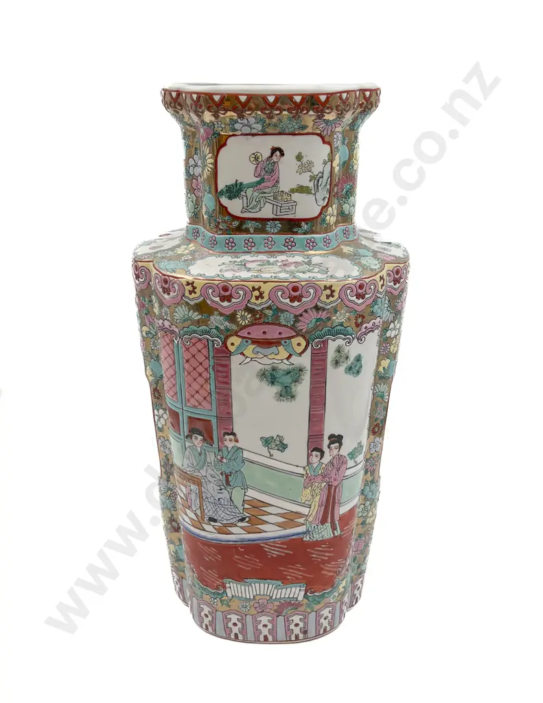 Large 20th Century Chinese Famille Rose Vase Image 1++