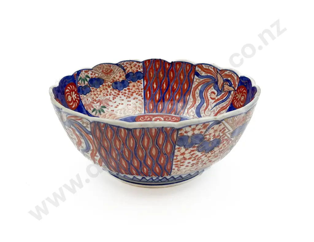 20th Century Export Imari Bowl (Hairline Crack to Side) Image 1++