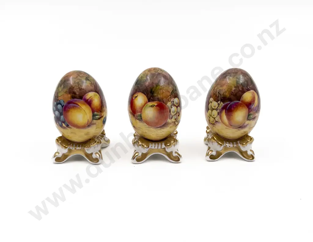 Three Hereford Eggs Painted With Fruit Signed R. Lewis Image 1++