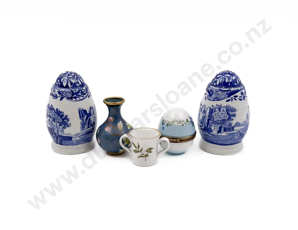 Pair Spode Salt and Pepper and Three Miniatures Image 1++